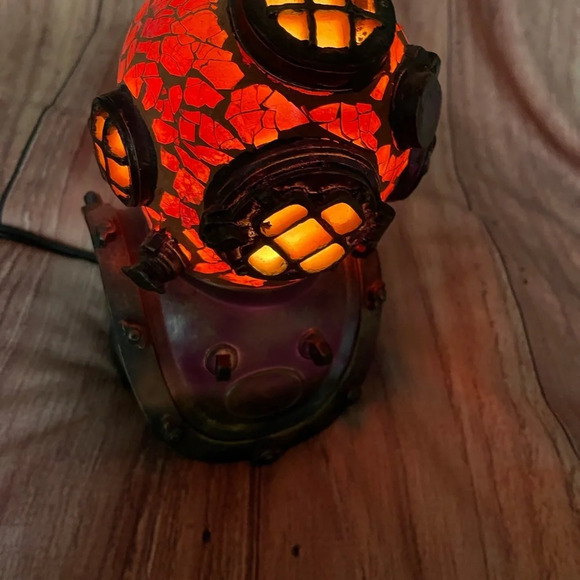 Vintage Style Diver Helmet Amber Glass Accent Lamp, Hard to find - Picture 6 of 16